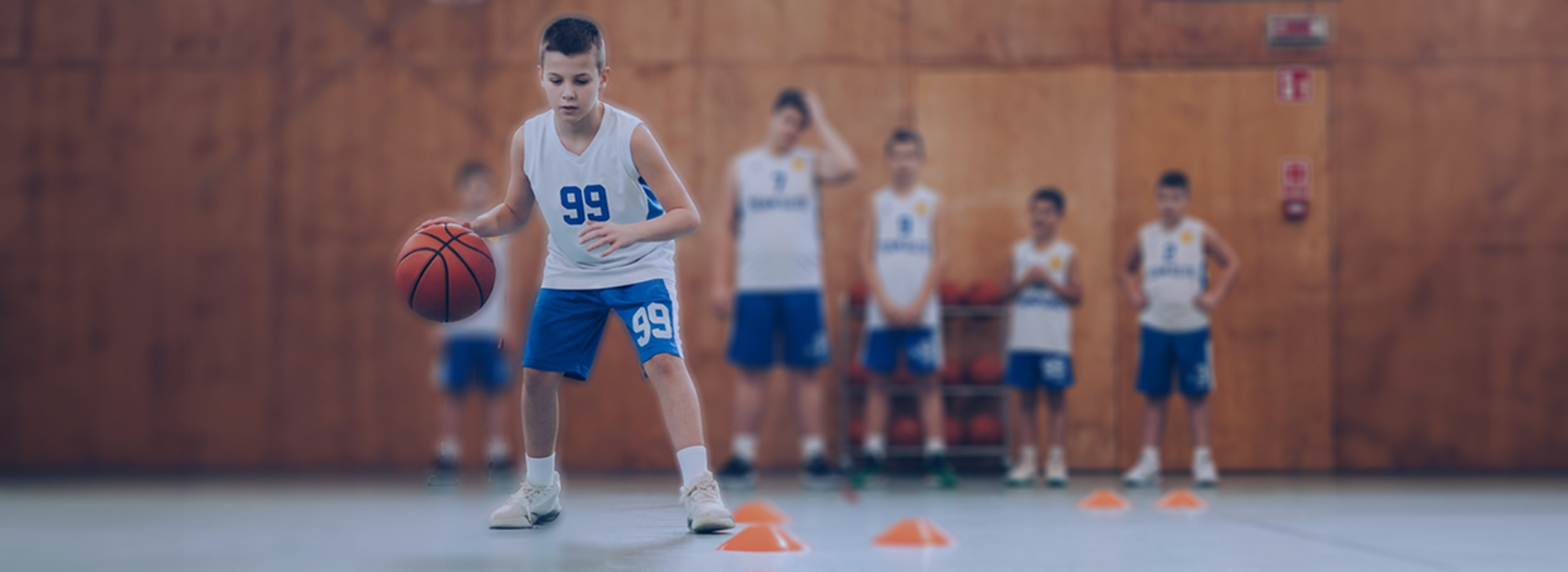Παιδιά που παίζουν στην ύπαιθρο