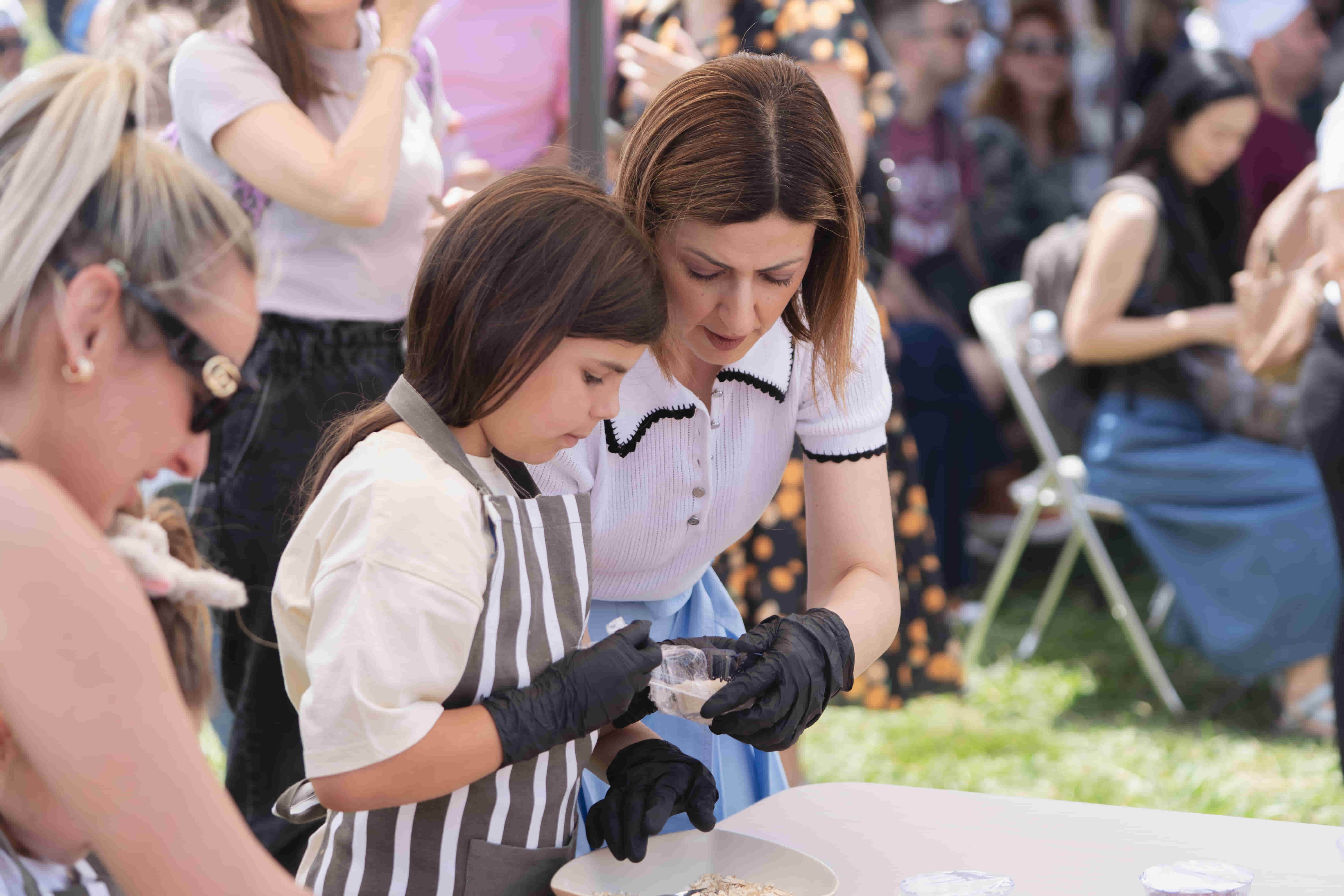 Η Είρήνη Αγαπηδάκη με τα παιδιά