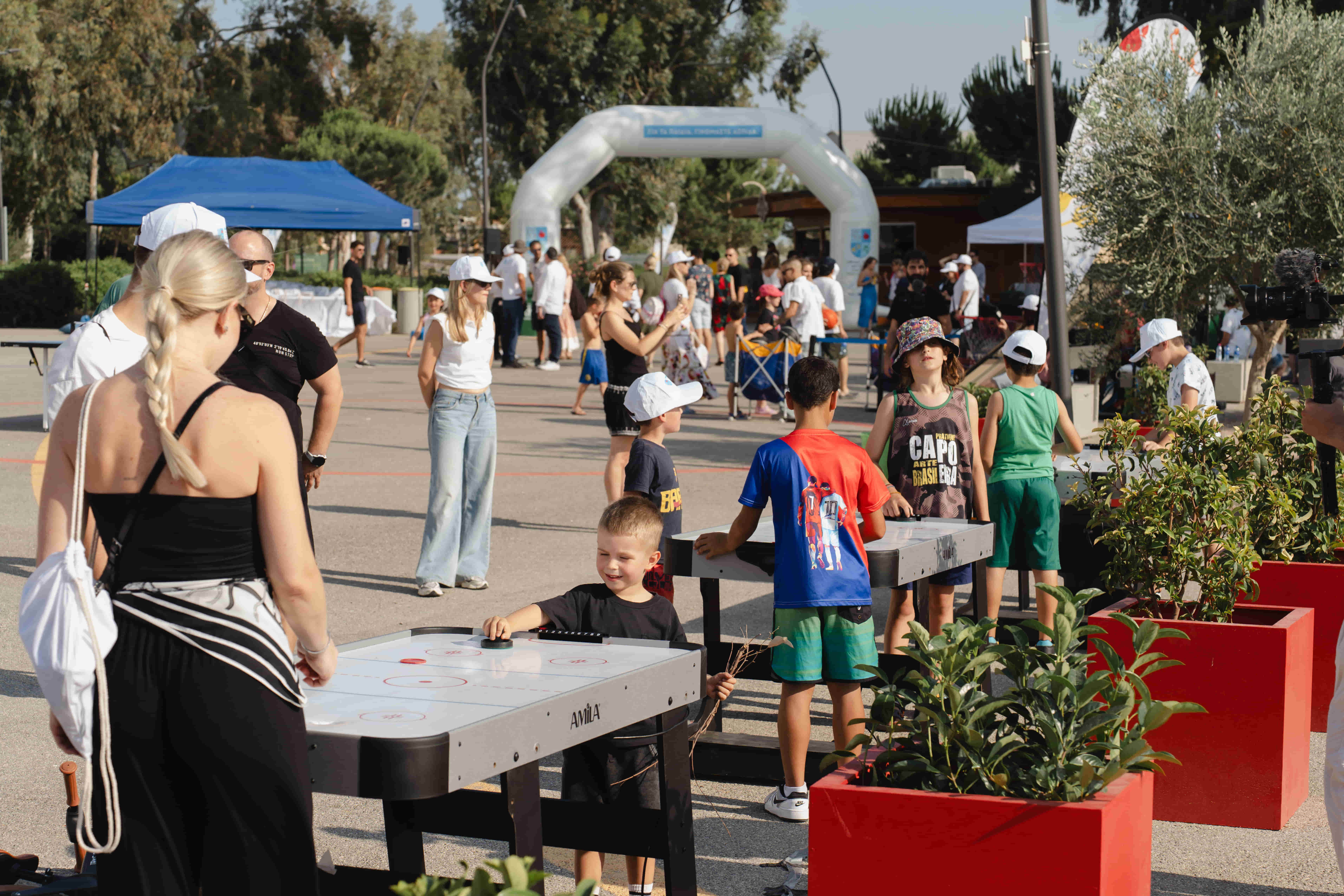 Οι καλεσμένοι κατά την προσέλευση τους στην εκδήλωση